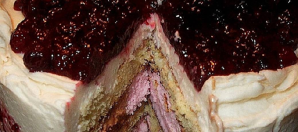 Ice cream cake with LunaGrown Jam