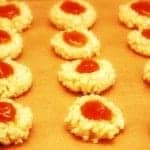 Macaroons with carrot cake jam
