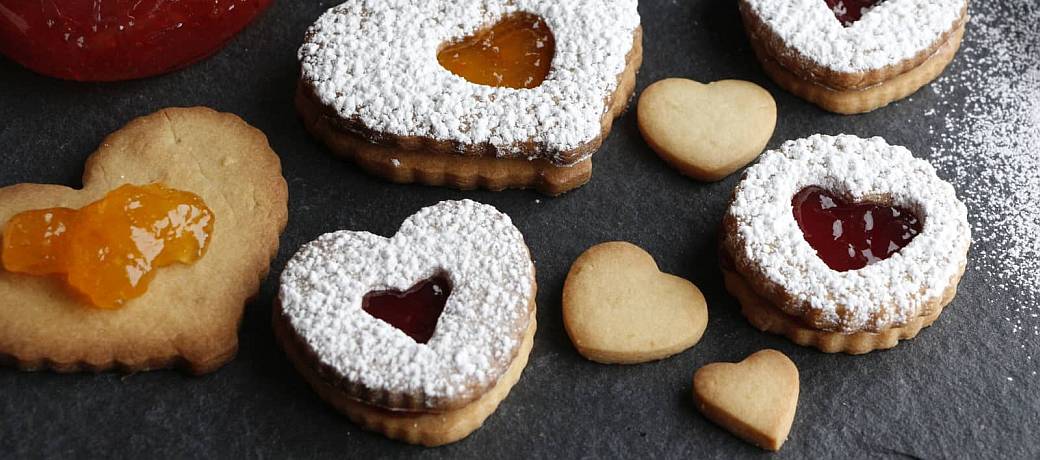 valentine-heart-cookies a jam filled valentines